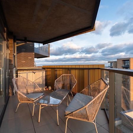 Sunset Retreat: Steps From Heathrow/Twickenham Apartamento Hounslow Exterior foto