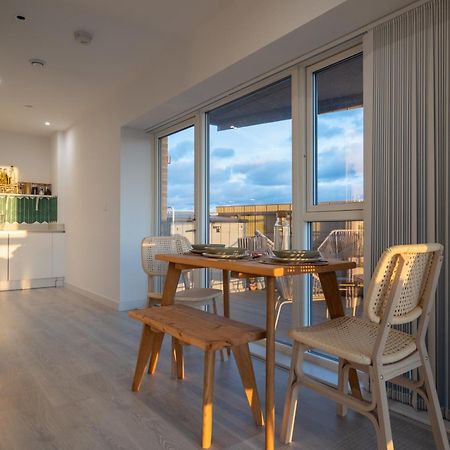 Sunset Retreat: Steps From Heathrow/Twickenham Apartamento Hounslow Exterior foto