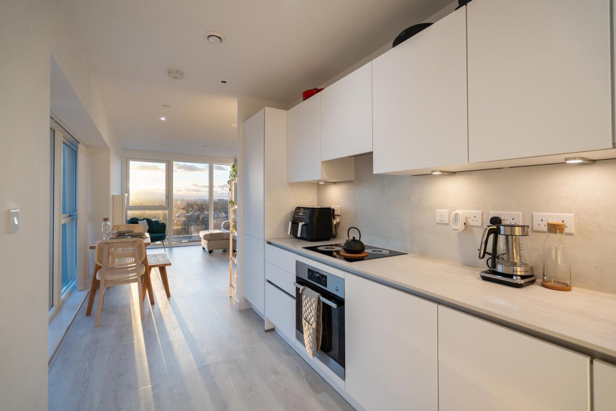 Sunset Retreat: Steps From Heathrow/Twickenham Apartamento Hounslow Exterior foto