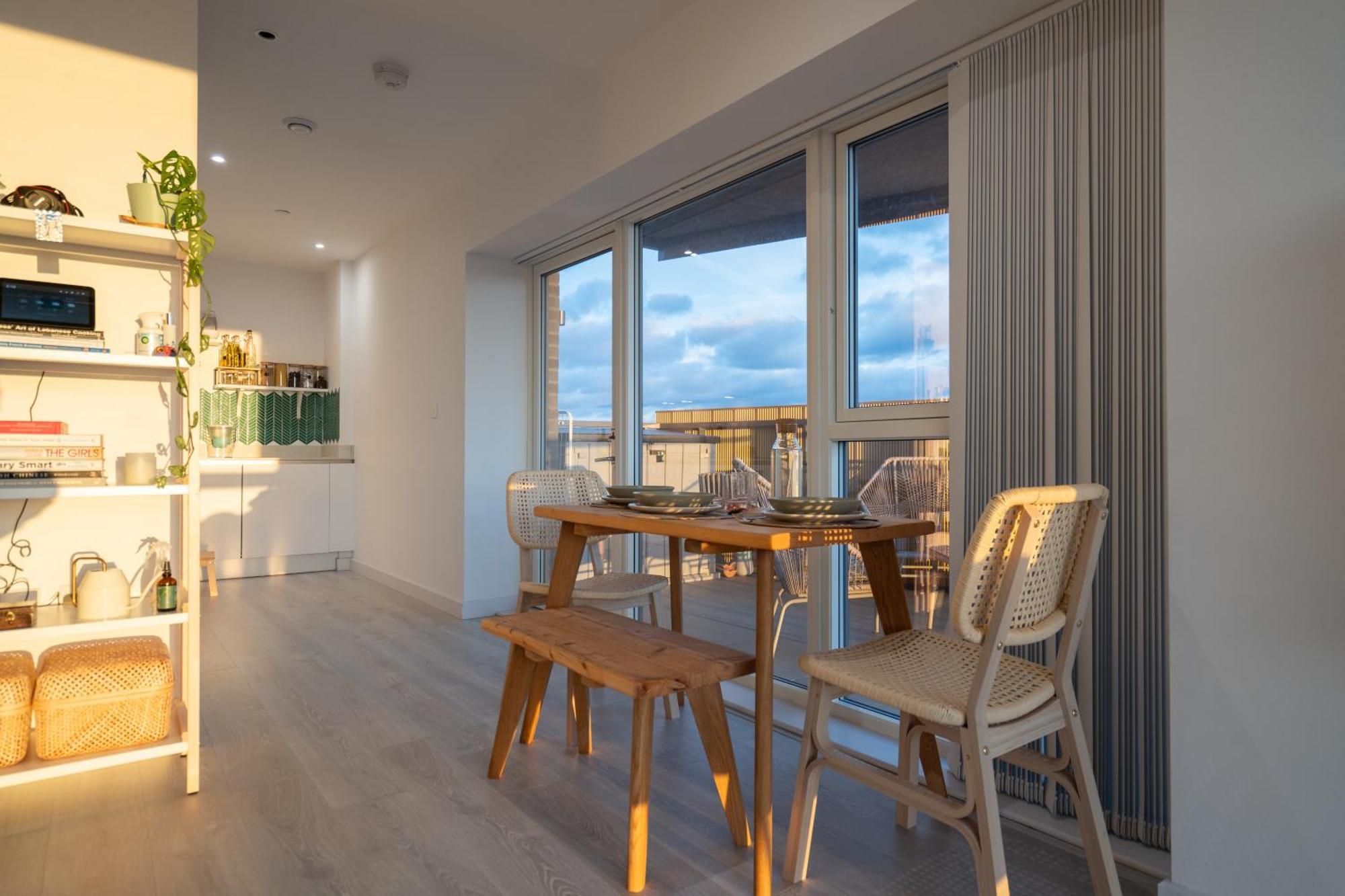 Sunset Retreat: Steps From Heathrow/Twickenham Apartamento Hounslow Exterior foto