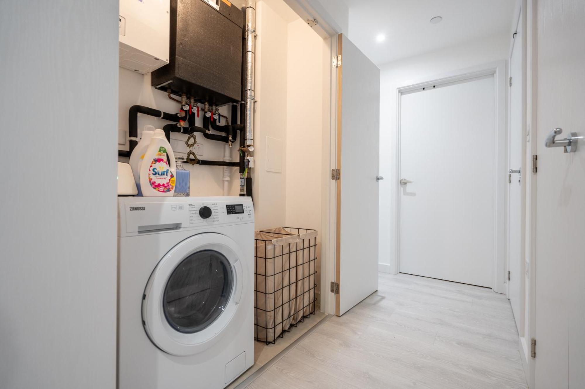 Sunset Retreat: Steps From Heathrow/Twickenham Apartamento Hounslow Exterior foto