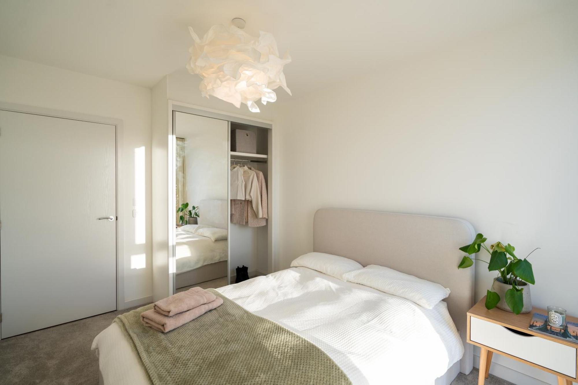 Sunset Retreat: Steps From Heathrow/Twickenham Apartamento Hounslow Exterior foto