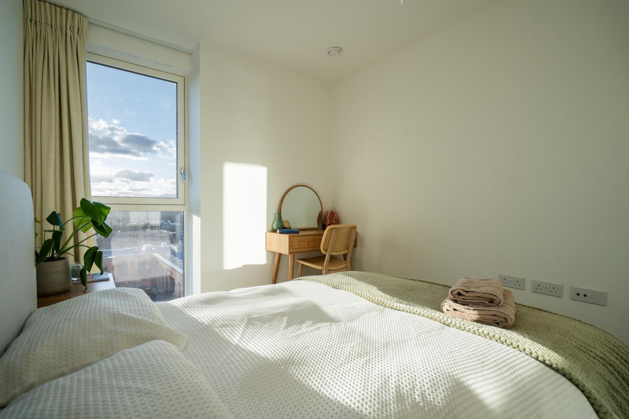 Sunset Retreat: Steps From Heathrow/Twickenham Apartamento Hounslow Exterior foto